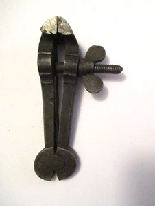 SMALL VINTAGE JEWELER'S / WATCHMAKER'S REPAIR VICE ~ WE SELL COLLECTIBLE TOOLS ~ - Picture 1 of 5