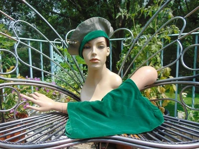 VTG 1940s Green Velvet Tam/Beret & Arm Purse - Image 1 of 4