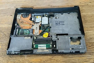 Portátil Lenovo T60 inferior para piezas o reparación - Imagen 1 de 3