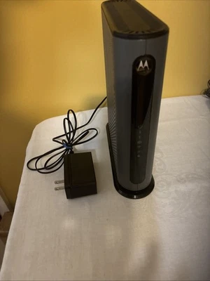 WORKING MOTOROLA MG7540 CABLE MODEM PLUS WIFI ROUTER - Image 1 of 4