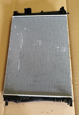 Chrysler Pacifica 2017-2018 motor 3,6 L refrigerante radiador de refrigeración  Foto 1 de 4