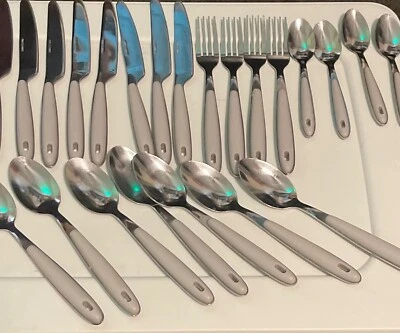 Cubiertos asas de plástico gris sobre acero inoxidable China moderadamente pesados sin marca Foto 1 de 4