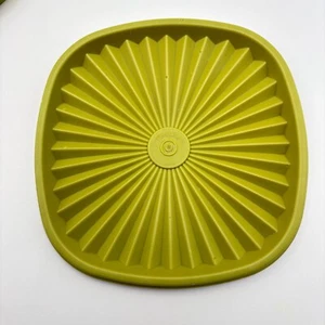 Vintage Tupperware Lid #841-20 Avocado Green Servalier Top 6.5" Square Sunburst - Picture 1 of 6