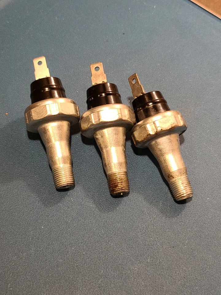 Standard PS-113 Oil Pressure Switch 1968-1975 International Harvester 200, M1100 - Image 1 of 1