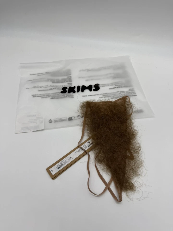 Tanga Micro Cuerda Cabello Imitación SKIMS MARRÓN SIENA RIZADO Talla M Mediana Foto 1 de 1