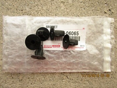 SE ADAPTA A: TOYOTA SOLARA GUARDABARROS DELANTERO FORRO TORNILLO OJAL OEM CANTIDAD = 5 NUEVO Foto 1 de 3