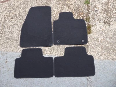 GENUINE VOLVO XC40 2018-2024 VELOUR CARPET FLOOR MATS CHARCOAL BLACK 32328791 - Image 1 of 4