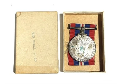 Authentic WW2 Canadian British War Medal Boxed SILVER - Image 1 of 4