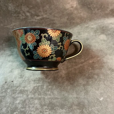 Vintage black crack black porcelain Japanese floral design Imari style cup - Image 1 of 4