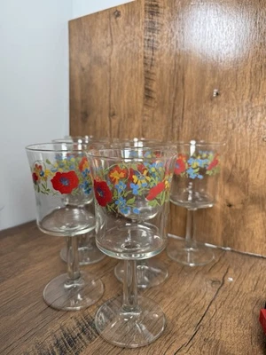 7 copas de vino Corelle de flores silvestres de 10 oz 6 3/4" Foto 1 de 4