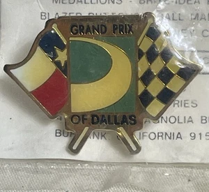 Vintage Grand Prix von Dallas Hut Anstecknadel 7/8” x 1 1/4” Neu aus altem Lagerbestand - Bild 1 von 2