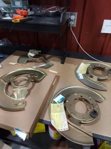 Corvette 1969-1982 juego de 4 placas de respaldo de freno las 4 GM nos raro - Imagen 1 de 9