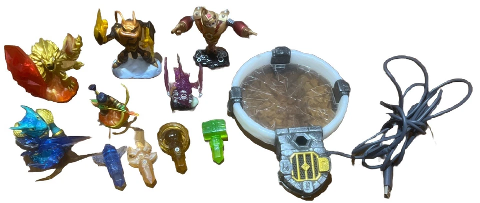 Skylanders Characters/Traps lot of 10 With Traptanium Portal for Xbox 360  - Image 1 of 4