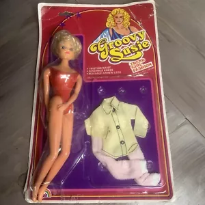 Bambola vintage Groovy Susie Agglo bionda di Hong Kong anni '70 in confezione - Foto 1 di 7