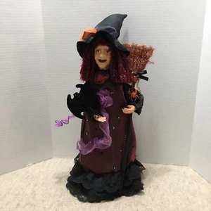 Decorazione da tavolo STREGA 20" Halloween con scopa -pipistrello - vestito e cappello in stoffa - Foto 1 di 14