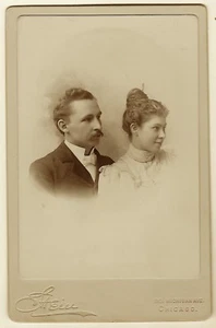 PORTRAIT EINES SCHÖNEN PAARES IN CHICAGO, ILLINOIS - Bild 1 von 3