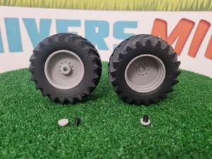UM643_AR - 2 jantes arrière + 2 pneus large JOHN DEERE 8R410 - UniversMini Mo... - Imagen 1 de 3