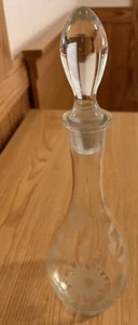 HAND BLOWN TOSCANY ETCHED DECANTER W/STOPPER MADE IN ROMANIA - Picture 1 of 5
