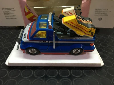 BURAGO 1:24 CALIFORNA VAN 1189 CON SCATOLO E BASE - Immagine 1 di 4