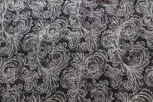 Tessuto BTY Antonella 7268 Hoffman nero con design ornato argento metallizzato cotone - Foto 1 di 4