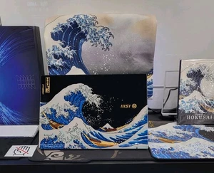 MSI  Prestige 13 AI+  Ukiyoe Edition 13.3"OLED 32GB / 2TB Laptop - Picture 1 of 10