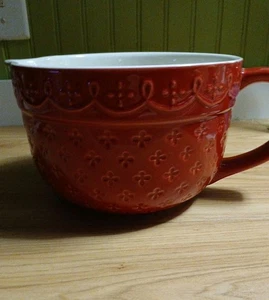 Mezclador de cerámica roja con mango, patrón festoneado  - Imagen 1 de 5