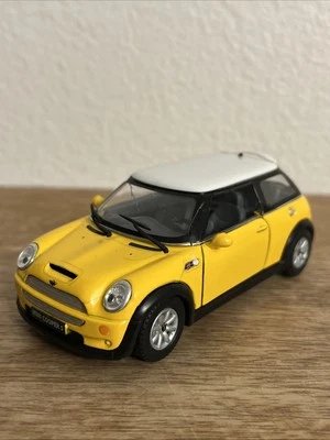 Mini Cooper Yellow & White Diecast Toy Car Scale 1/28 Pull & Go KINSMART - Image 1 of 4