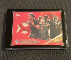 Topps FC Bayern München Team-Set 2021/22 – Goal Net – Robert Lewandowski 3/5 Red - Bild 1 von 2