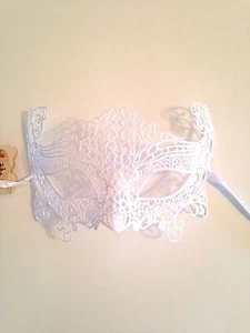WHITE LACY MASQUERADE BALL VENETIAN MASK CARNIVAL LINGERIE MASK - Picture 1 of 2