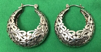 Pendientes de aro boho de plata de ley con diseño cónico abierto ancho Foto 1 de 4