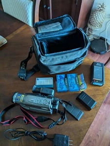 JVC Compact VHS Camcorder GR-AXM151U with Accessories - Parts or Repair - Picture 1 of 12