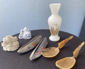 Chinese Bundle Of Antique Shoes, Vase, Money Toad, Buddha & Carved Spoons - Picture 1 of 24