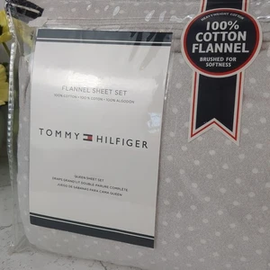 Tommy Hilfiger Flannel Sheet Set Queen Light Gray Polka Dot 100% Cotton - Picture 1 of 8