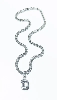 Изысканное винтажное посеребренное теннисное ожерелье с фианитом с подвеской в виде капли изумрудной огранки - Изображение 1 из 3