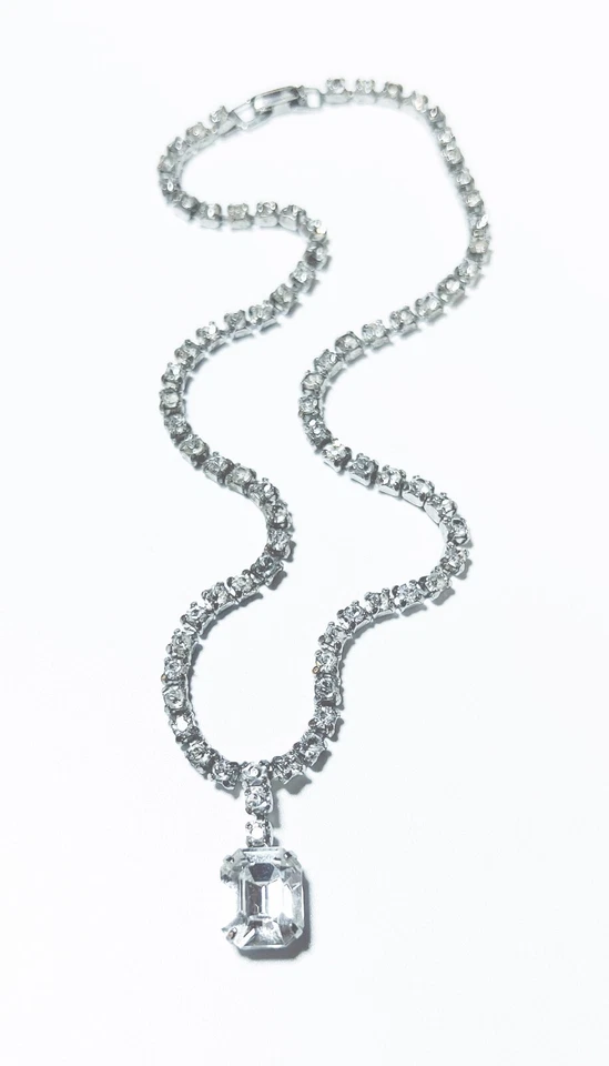 Exquisito collar de tenis vintage enchapado en plata con colgante de gota de corte esmeralda Foto 1 de 3