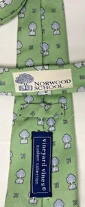 VINEYARD VINES NORWOOD SCHOOL BETHESDA, MD TREE LOGO GREEN SILK NECK TIE GUC - Picture 1 of 5