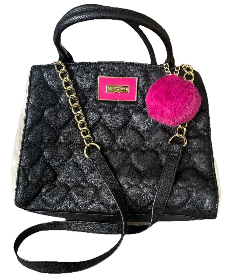 Bolso de Hombro Betsey Johnson Corazones Acolchado Negro Blanco Rosa Pom Pom Cadena Dorada Foto 1 de 4