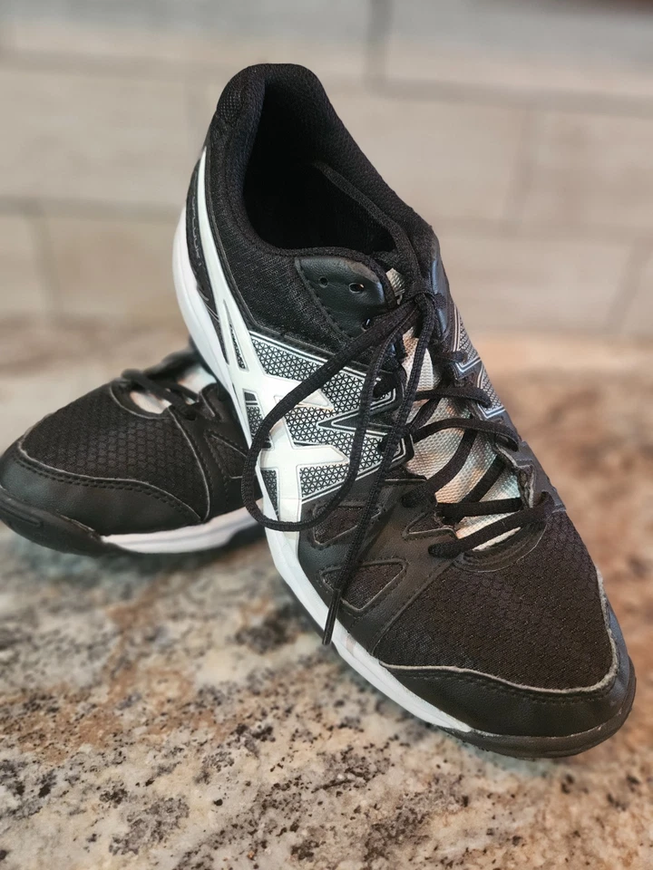 亚瑟士鞋女式 7 码黑色 Gel UpCourt 排球网球训练运动鞋 — 第 1/4 张图片