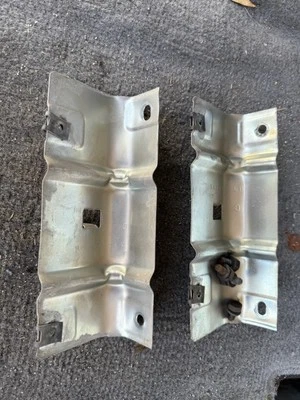 1977-91 Chevy GMC K5 Blazer PICKUP OEM LH RH CONJUNTO DE SUPORTE DE BRAÇO DE PORTA #362433/4 - Imagem 1 de 4