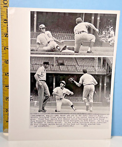 1971 AP Aurilio Rodriguez Caught Stealing 3rd Base Ed Brinkman Covers