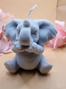 Candela elefante in cera di soia fatta a mano. Regalo, decorazione casa - Foto 1 di 11