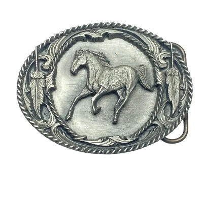 Hebilla de cinturón de caballo galopante Siskiyou 3,25" peltre 1996 plumas intrincadas usadas Foto 1 de 2