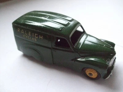 Dinky Toys No.472 AUSTIN Van RALEIGH CYCLES  Excellent Original Condition - Image 1 of 4