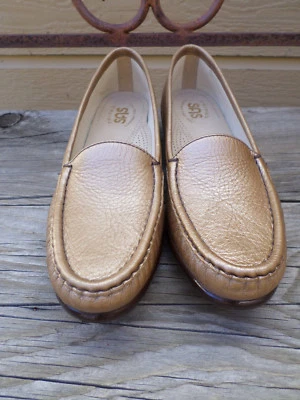 SAS Gold Leather Loafers Women's 7.5 S  Made in USA! - Image 1 of 4