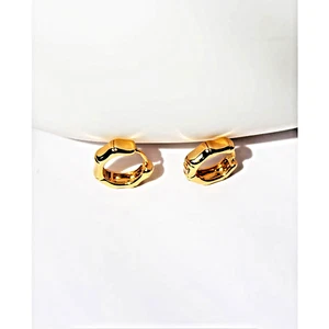 Orecchini Huggie Oro Bambù Cerchi Lucidi Placcati 18k Argento Ipoallergenico Post UK - Foto 1 di 6