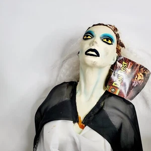 Don Post Studios Vintage Appeso Ragazza Vampiro Prop Originale Don Post 2004!!! - Foto 1 di 19
