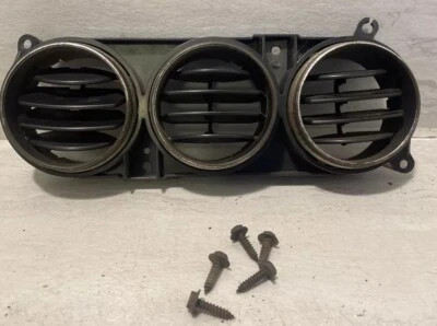 Pontiac Grand Prix SJ 1973-1977 deflector de aire delantero central ventilaciones Foto 1 de 4