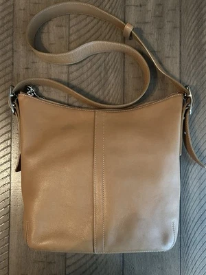 复古蔻驰 9326 Legacy Slim Duffle 棕褐色皮革单肩包 — 第 1/4 张图片