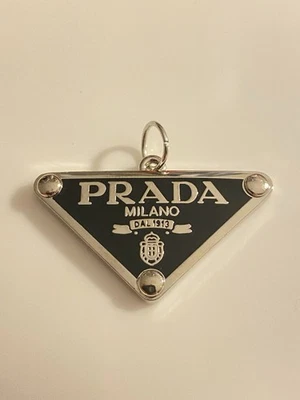 Prada серебристого тона треугольник ярлык молнии тянуть - Изображение 1 из 3