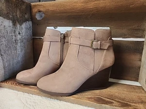 NEW Market & Spruce Serah Suede Wedge Bootie - Taupe Size 7 - Picture 1 of 5